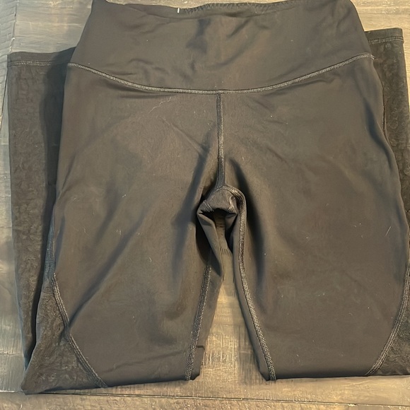 Victoria Secret black leopard leggings size medium. - Picture 5 of 5